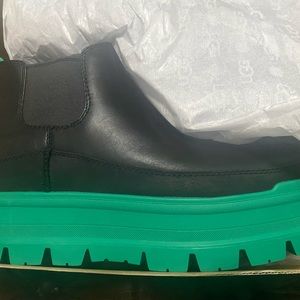 !NEW!  Size 10 Waterproof Leather Platform Bootie.  Emerald Green